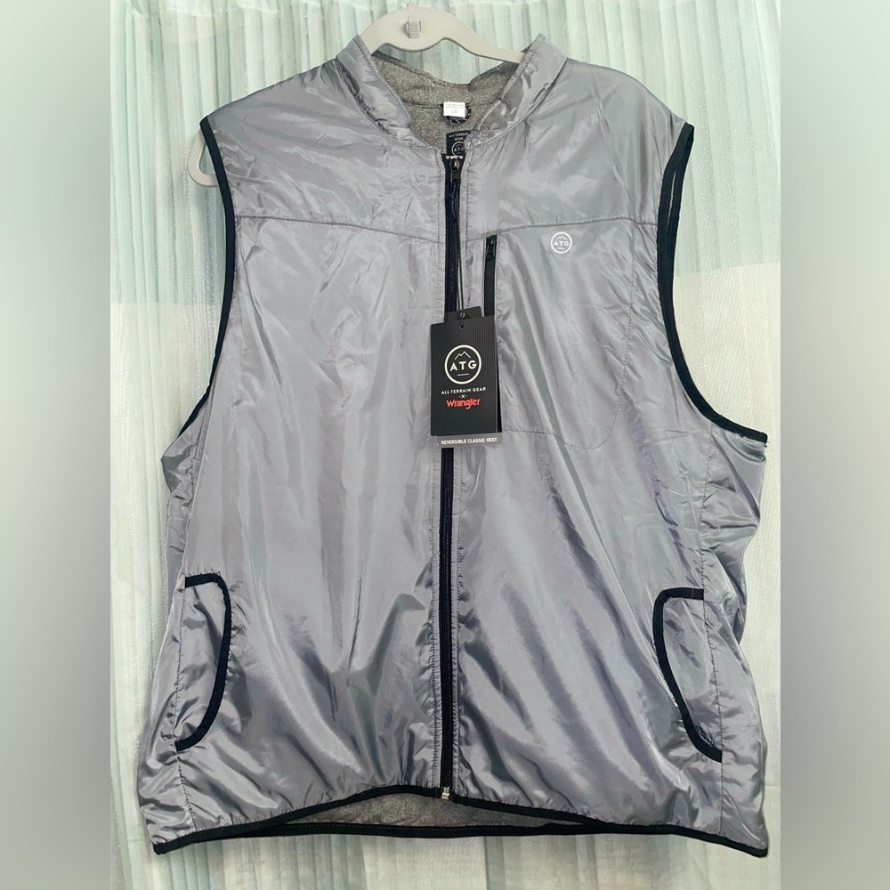 NWT Wrangler All Terrain Reversible Vest Zip Up Men’s Size Large